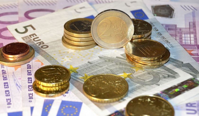 România ar putea adera la zona euro în 2022. 