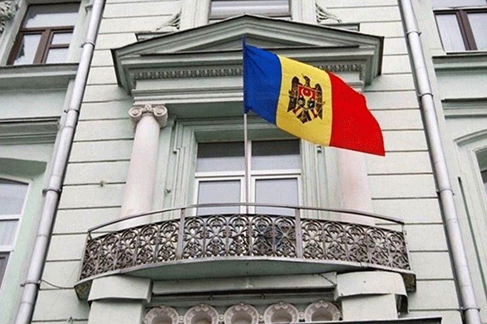 Консульский отдел Посольства Молдовы в России приостанавливает работу.