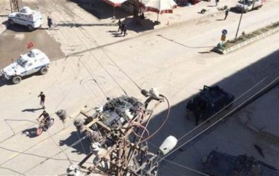 Полицейский автомобиль по ошибке обстрелял толпу.