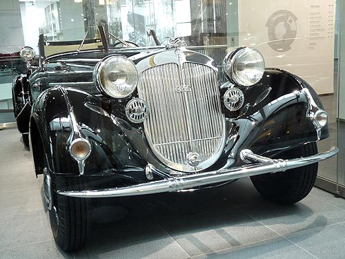 Horch 855 Special Roadster 1939 года выставлен в музее Audi.
