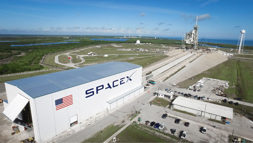 SpaceX выиграла контракт NАSА на создание лунных посадочных аппаратов.