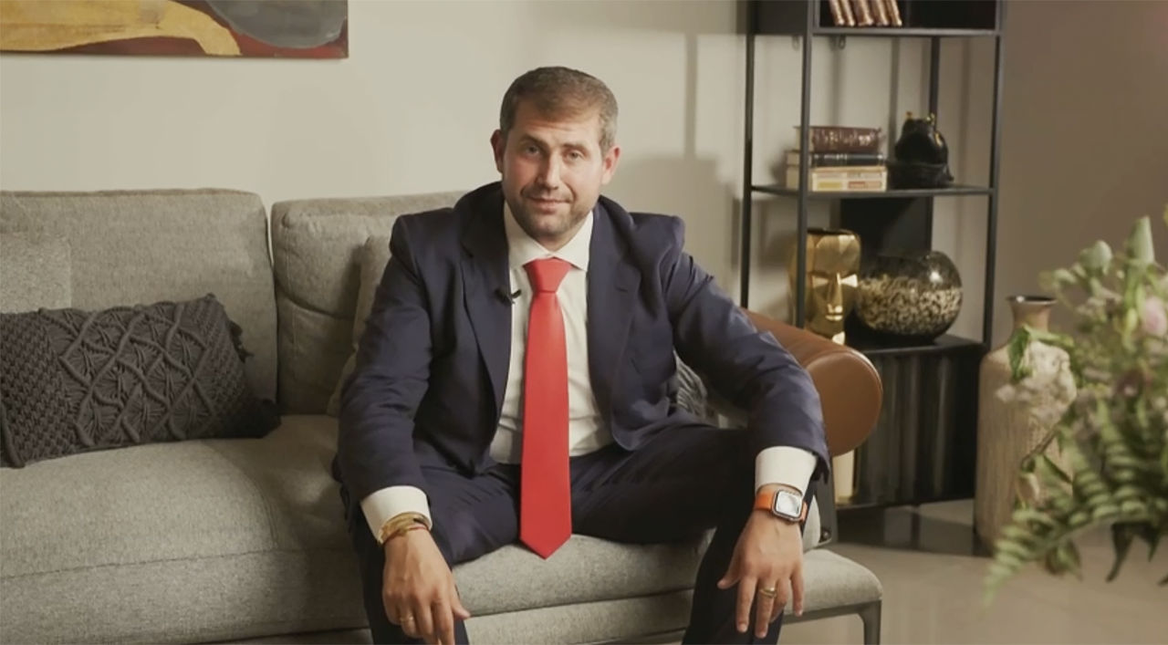 Шор признался, что живет в Израиле.