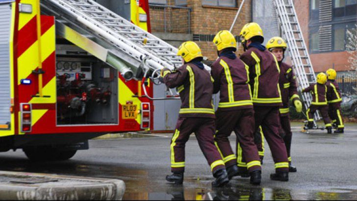 Un nou incendiu la Londra: Intervenție cu 80 de pompieri și 12 utilitare