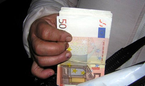 Un bărbat şi-a vândut propriul copil pentru câteva sute de euro. Foto: evz.ro