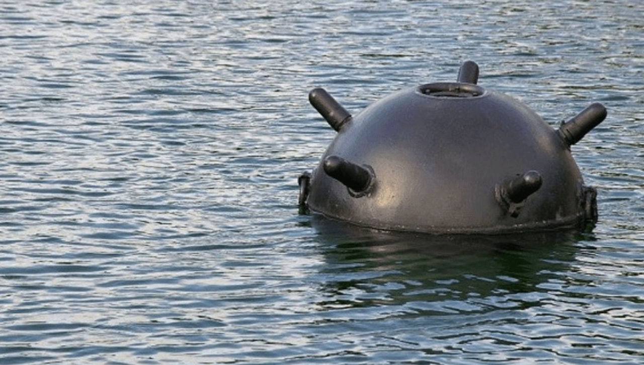 На пляже в Румынии нашли морскую мину.