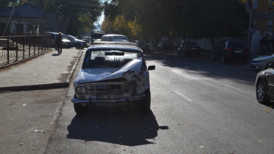 Accident rutier cu implicarea a două automobile pe strada 31 August numărul 49 din orașul Bălți.