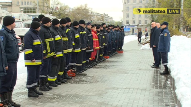 Павел Филипп пожал руку всем сотрудникам СЧС.