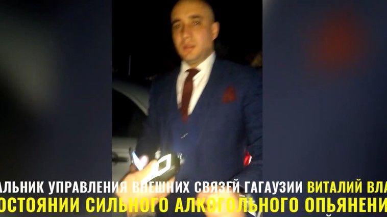 Polițistul care l-a reținut pe șeful externelor de la Comrat a fost dat afară.