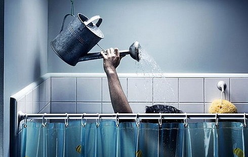 Sistarea alimentării cu apă continuă și în blocurile care fac parte din întreprinderile municipale.