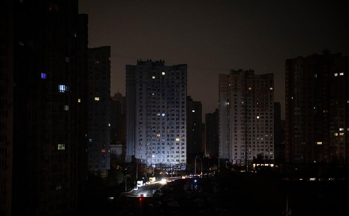 В Киеве более пяти тысяч домов снова остались без тепла из-за обстрела. 