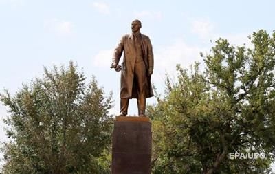 Между тем, согласно опросу, большинство украинцев против декоммунизации.