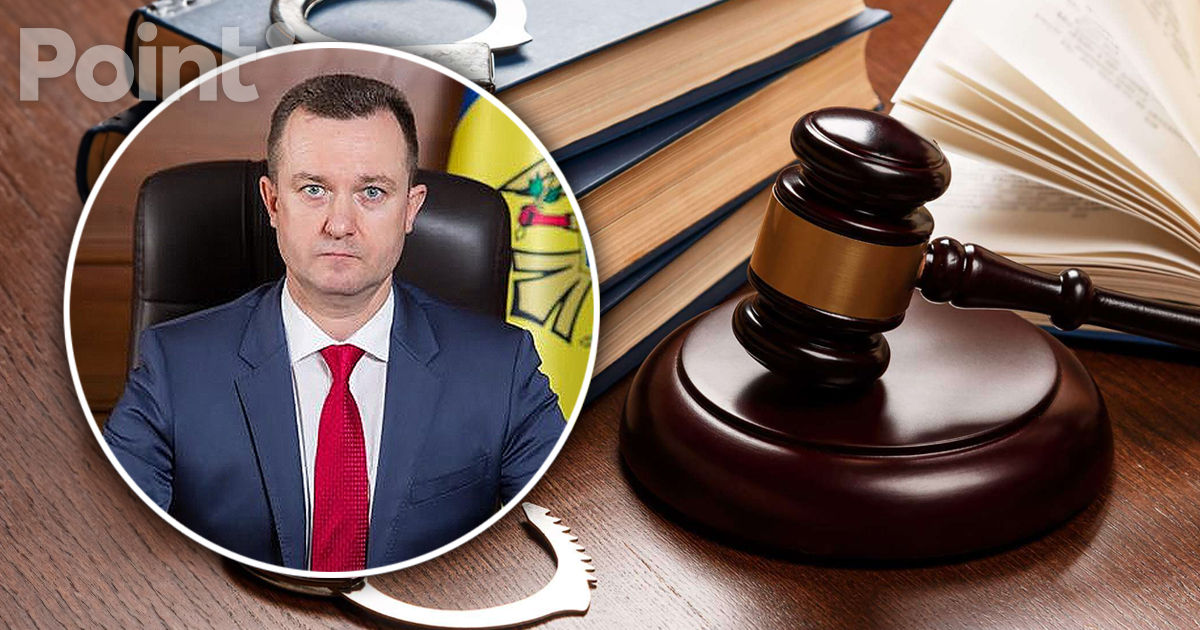 Третье дело против судьи Мельничука рассматривают в суде: он не признает вину.