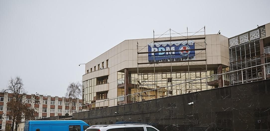 Purtătorul de cuvânt al PDM despre clădirea de pe str. Armenească cu sigla partidului. 