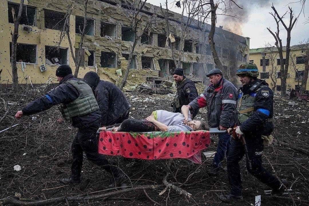 В России заявили, что больница в Мариуполе была "военным объектом".