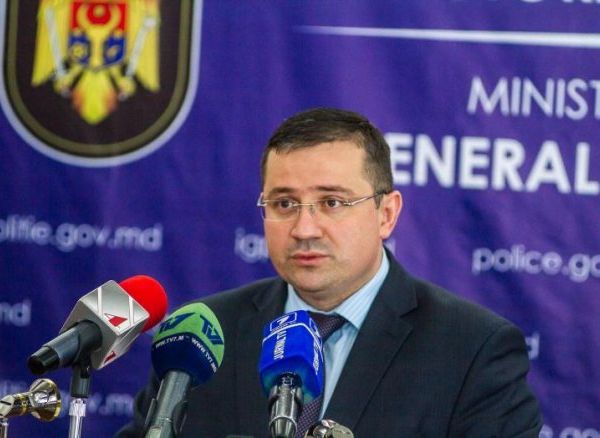 Cavcaliuc a primit amenintari cu moartea dupa ce au avut loc perchezitii si arestari la activistii si membrii partidului Patria. In consecinta, omul legii a cerut protectie pentru el si familia sa.