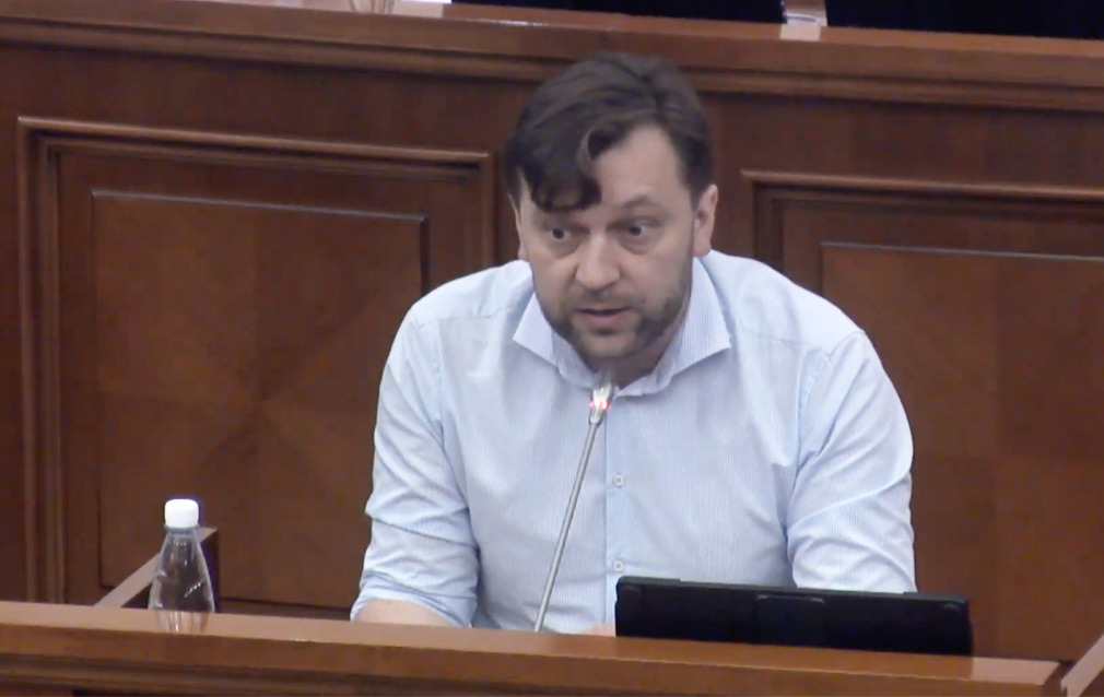 Депутат от блока ACUM Думитру Алайба. 