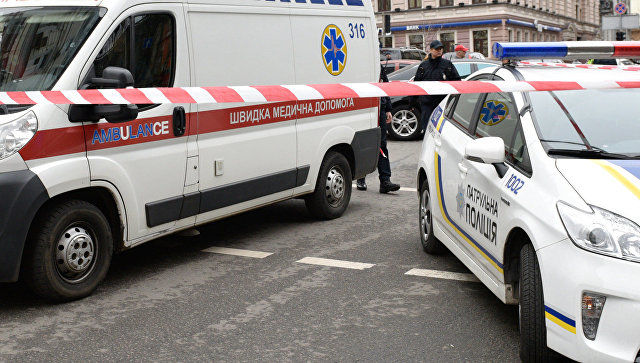 В Киеве четверо детей пострадали при взрыве автомобиля.