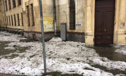 Июльские сугробы в Питере.