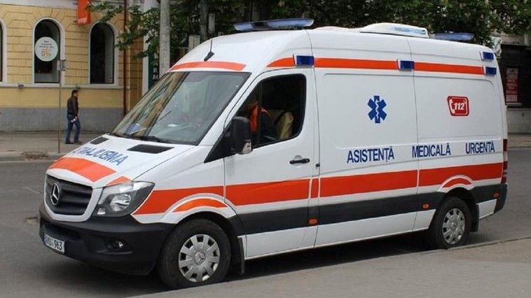 В Кишиневе женщина скончалась на улице на глазах супруга.