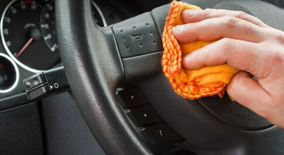 Interiorul unei maşini este cu 55% mai murdar decât tastatura unui calculator.