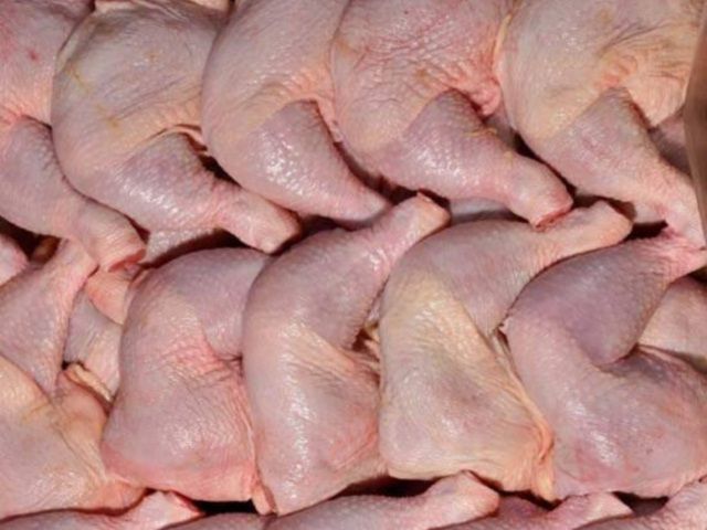 Мясо "фабричных" кур может вызвать гормональные нарушения.