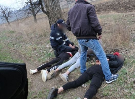 По подозрению в краже в Хынчештском районе задержаны трое молодых людей.