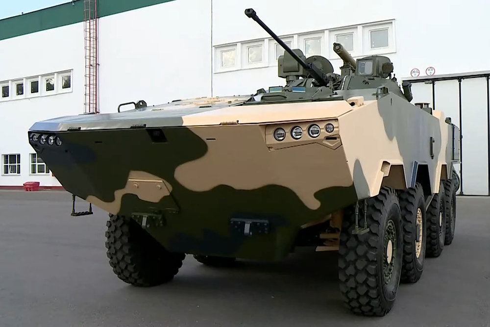 Появились первые фото новейшего белорусского БТР V-2.