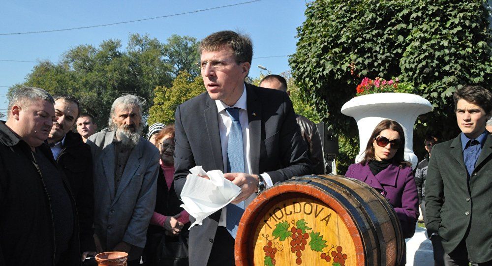 Sandu Osadcenco afirmă că domeniul publicității stradale are nevoie de schimbări. Foto: Sputnik/ Igor Vzorov