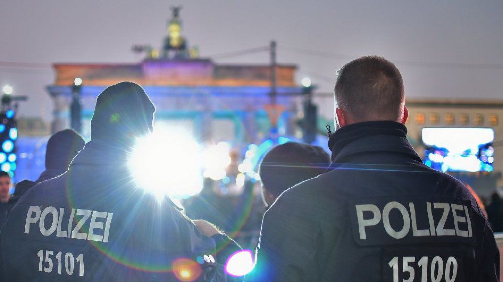 Un bărbat a fost arestat la Berlin după ce a strigat „Bombă, bombă, bombă” la petrecerea de Revelion. Foto: derwesten.de