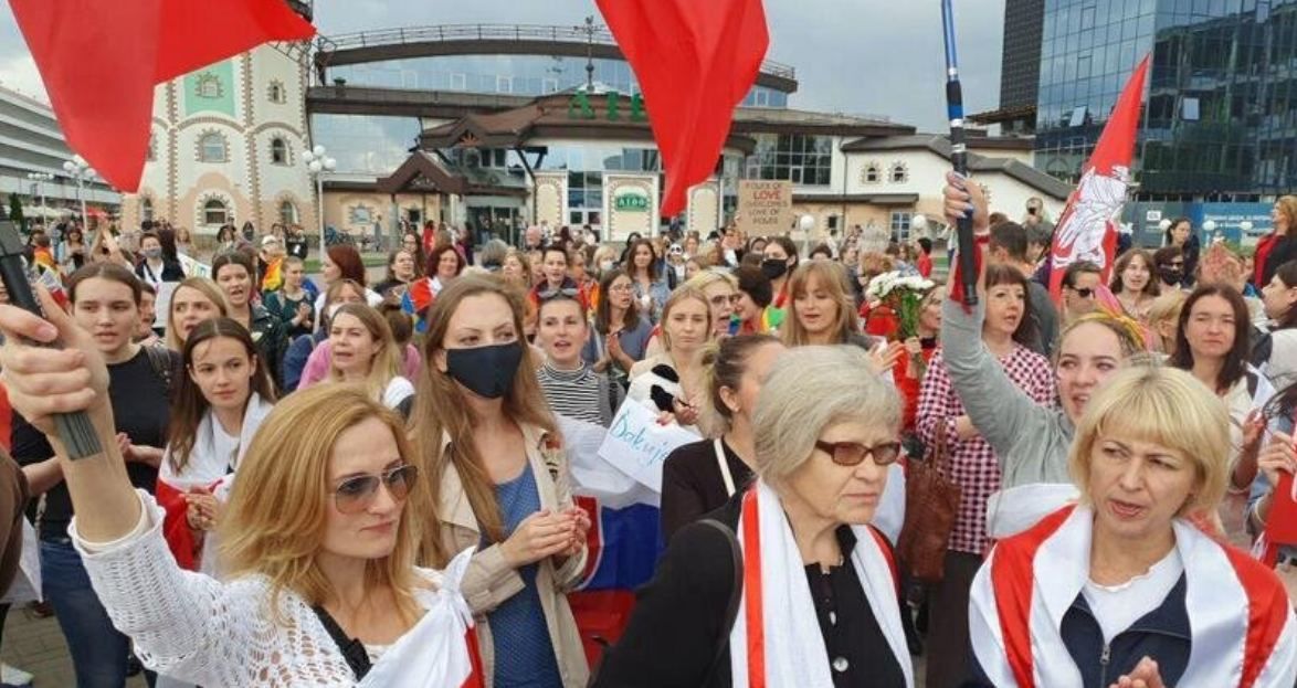 В центре Минска активистки собрались на новую акцию протеста.