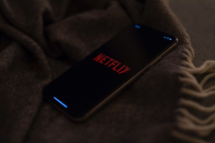 Netflix publică primul top 10, să vezi la ce se uită lumea
