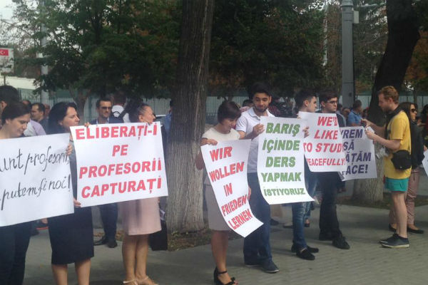 В случае отсутствия решения Бюро по миграции и убежищу о признании нежелательным лицом, вся процедура является незаконной.