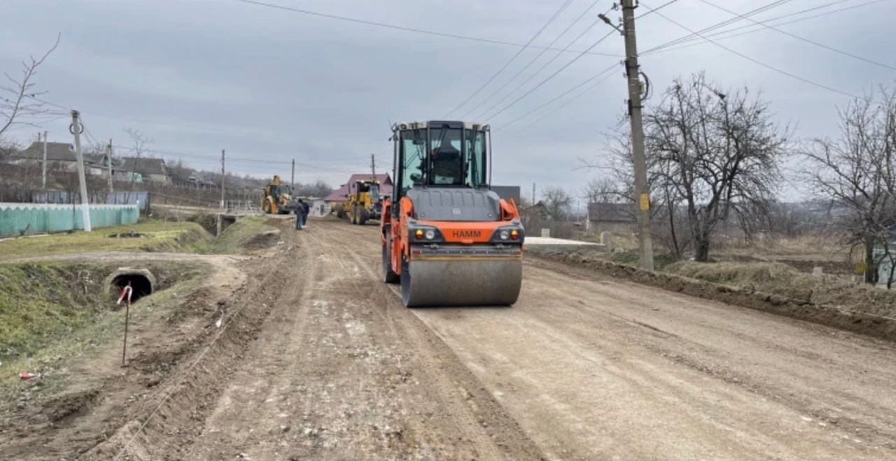 Un drum regional este în plin proces de reparație.