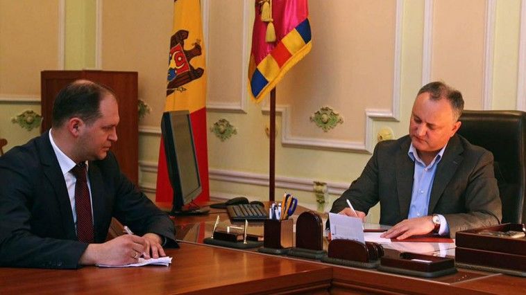 Аппарат президента призывает кабмин и парламент прийти на заседание ВСБ.