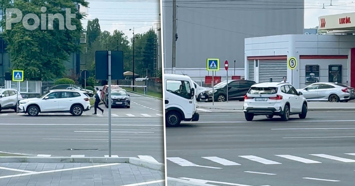 Momentul în care un automobil cu numere diplomatice încalcă grav regulile de circulație în Capitală.