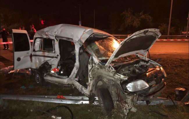 Во Львовской области произошло ДТП с военным автомобилем.