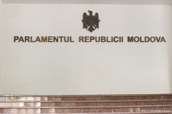 Legislativul se convoacă în sesiunea ordinară de toamnă începând cu data de 8 septembrie.