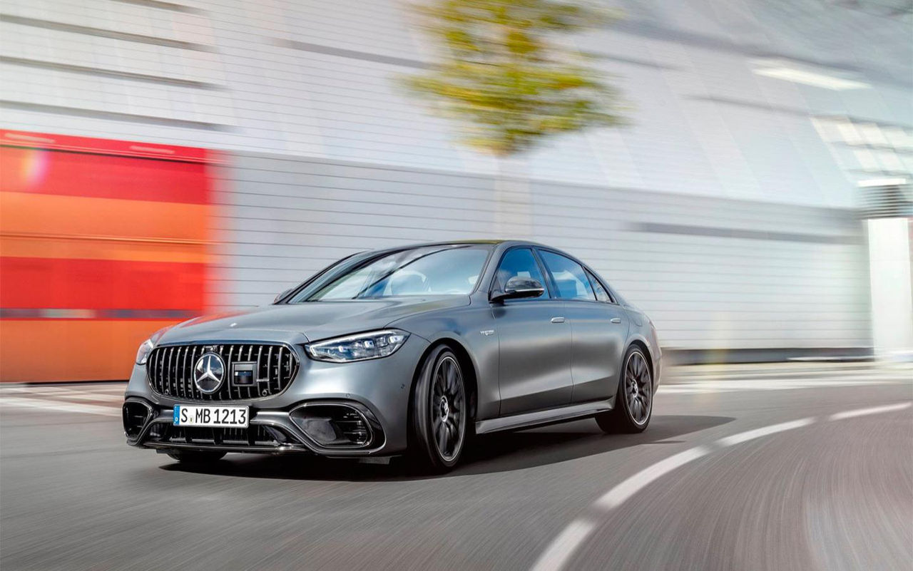 Немецкий концерн Mercedes-Benz представил седан S63 E Performance. 