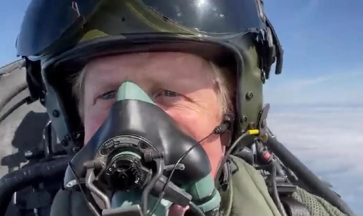 Борис Джонсон полетал на истребителе Typhoon.
