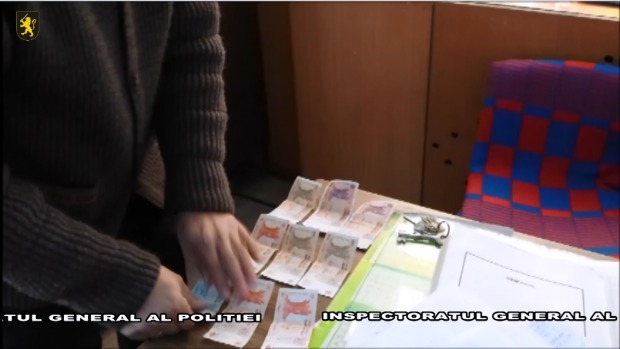 Până acum, au fost identificate mai multe angajate ale acestei instituții care au avut de suferit de pe urma activității ilegale a suspectei.
