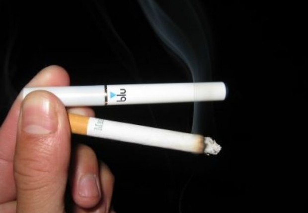 Comparativ, o persoană care fumează un pachet de ţigări pe zi absoarbe circa trei miligrame din acest agent cancerigen.