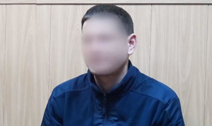 На допросе раскаялся в содеянном, сказал, что не собирался никого грабить, все получилось спонтанно.