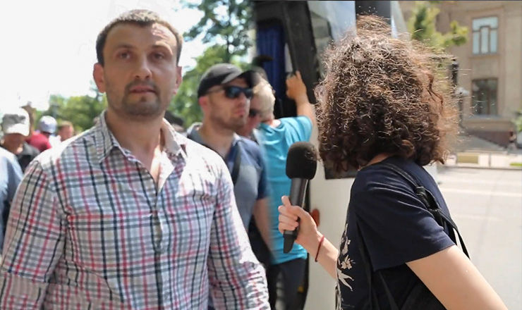 Репортер ZdG подверглась нападению экс-депутата ДПМ Корнела Дудника и одного из протестующих.