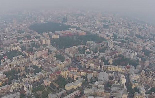 Киев окутан дымом.