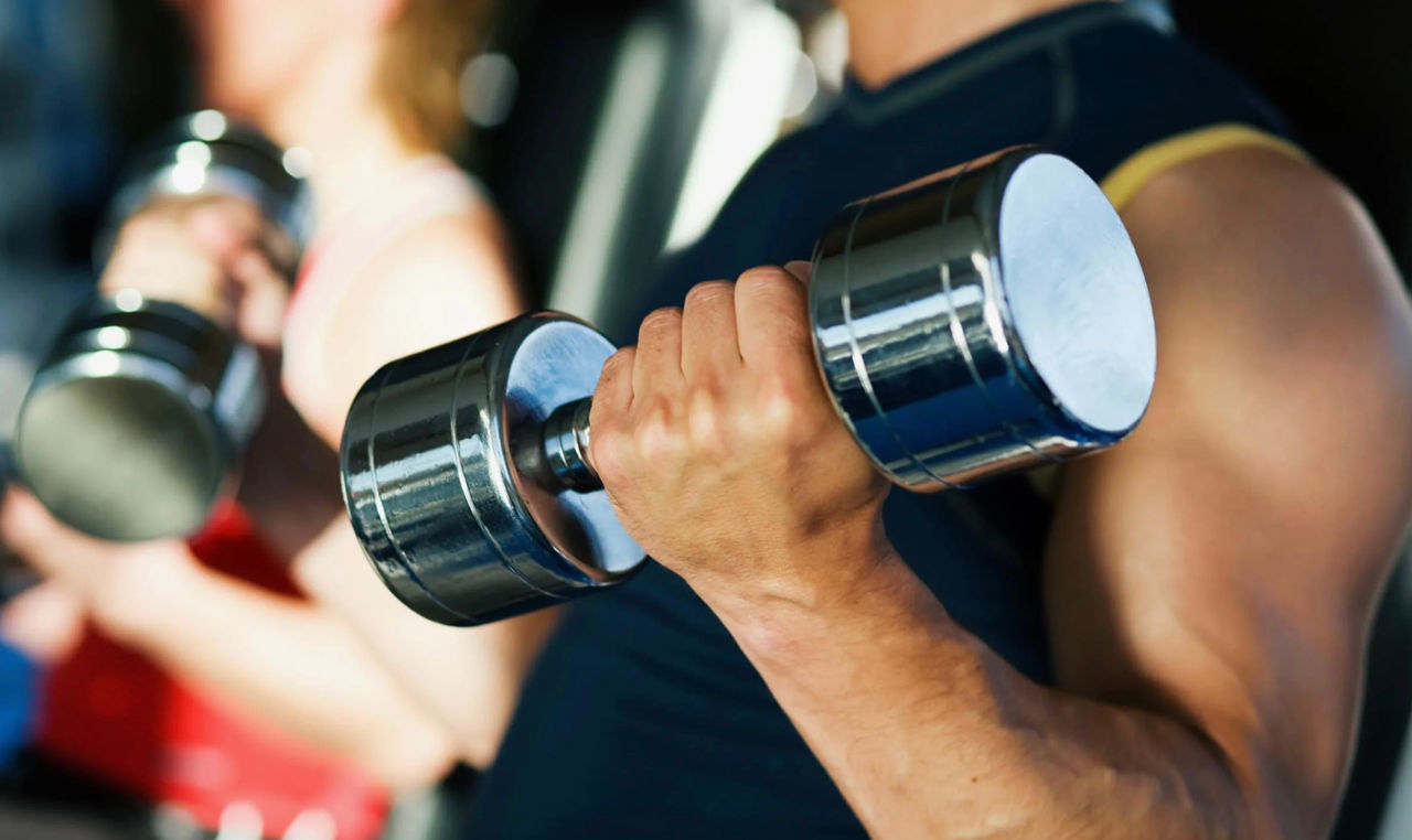Un bărbat, păcălit să cumpere abonamente la o sală de sport pentru 300 de ani.