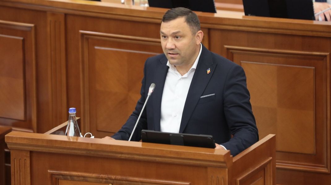 Депутат PAS Василе Грэдинару.