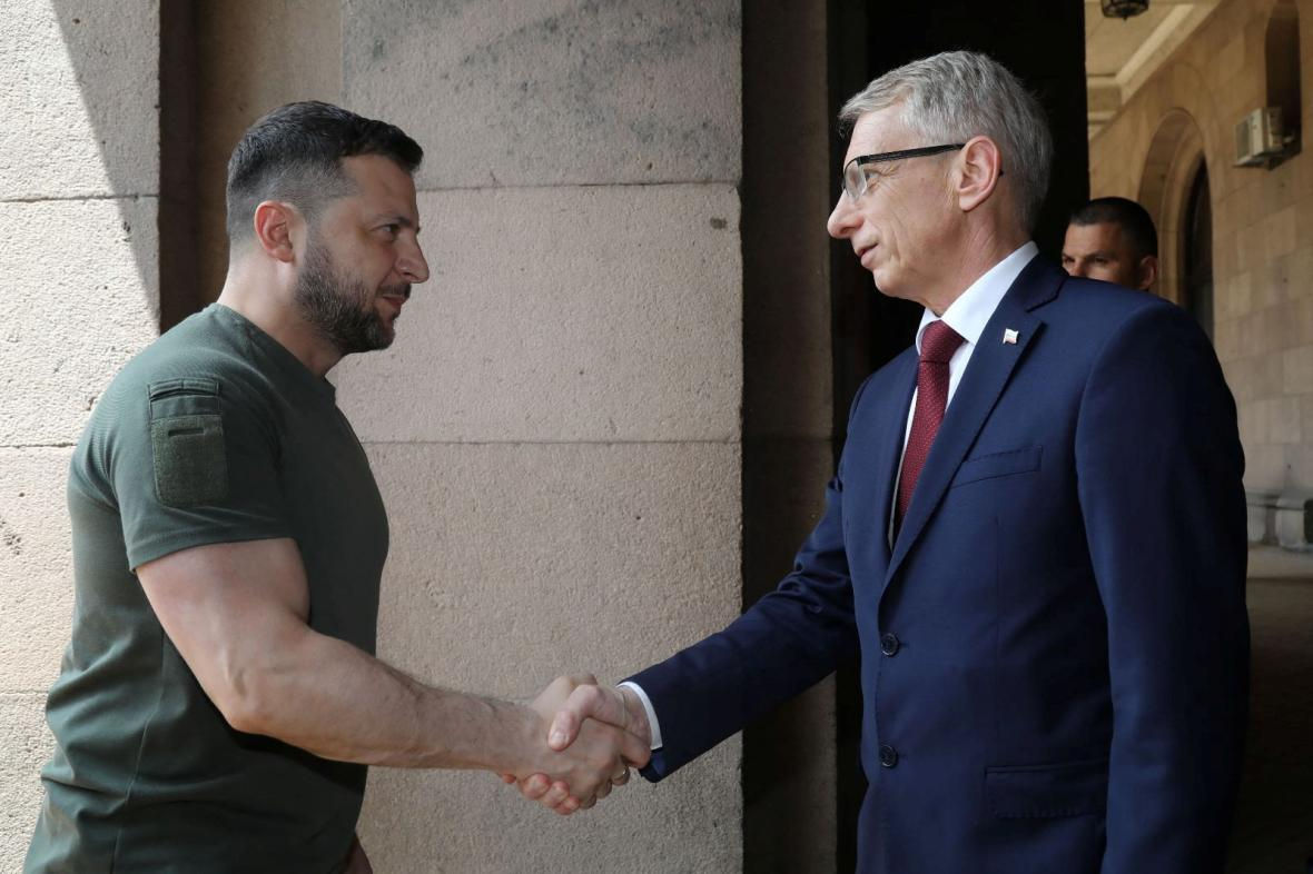 Зеленский в Болгарии подписал декларацию о членстве Украины в НАТО.