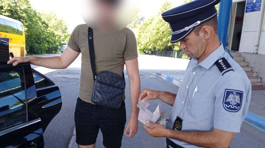 Пограничники обнаружили документы в урне и фальшивые права у мужчины.