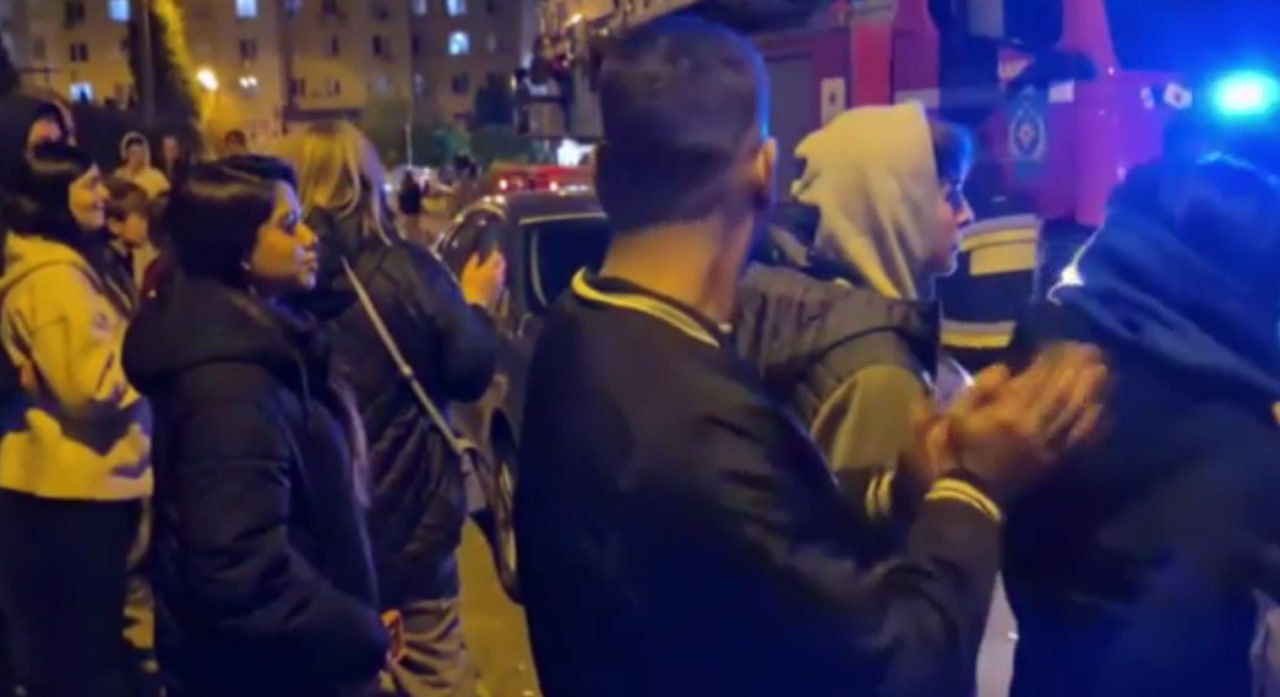 Жители столицы выступают за запрет пиротехники после возгорания балкона.