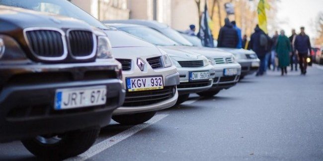 Законопроектом № 8488 вводится ограничение на количество авто, которые можно ввозить без денежного обеспечения. 